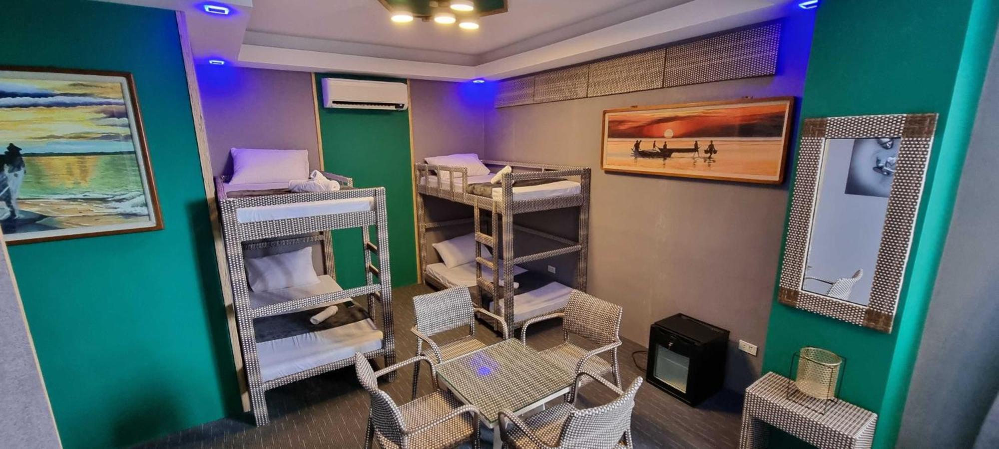 Attic Capsule Hotel Marigondon  Exteriör bild