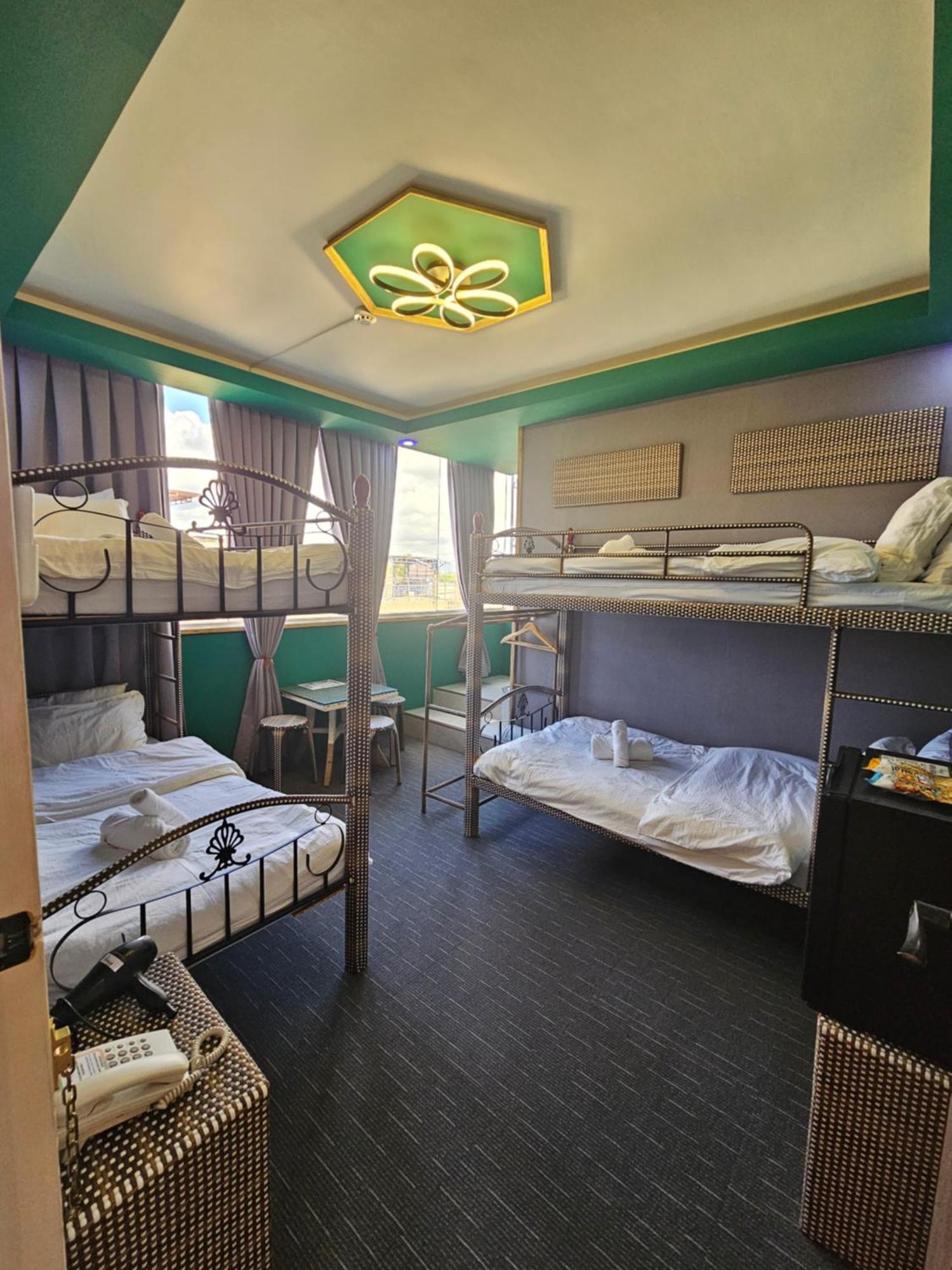 Attic Capsule Hotel Marigondon  Exteriör bild